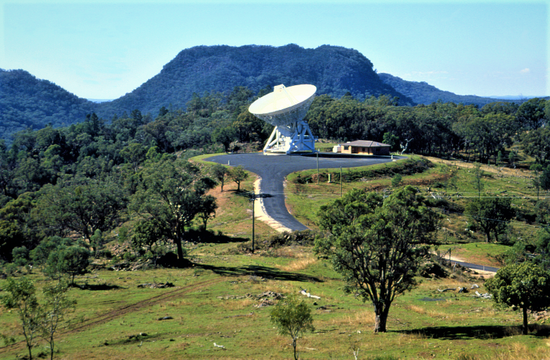 CSIRO_ATNF's tweet photo. #ATNFflashbackFriday In 2006, Mopra, on Gamilaroi Country, began remote operation from the control room at the #ATCA. These days it can be operated from anywhere with a good internet connection, like all our @CSIRO_ATNF telescopes. More on Mopra: https://t.co/Yi9bXzvSIL https://t.co/MH3pT2gl7f