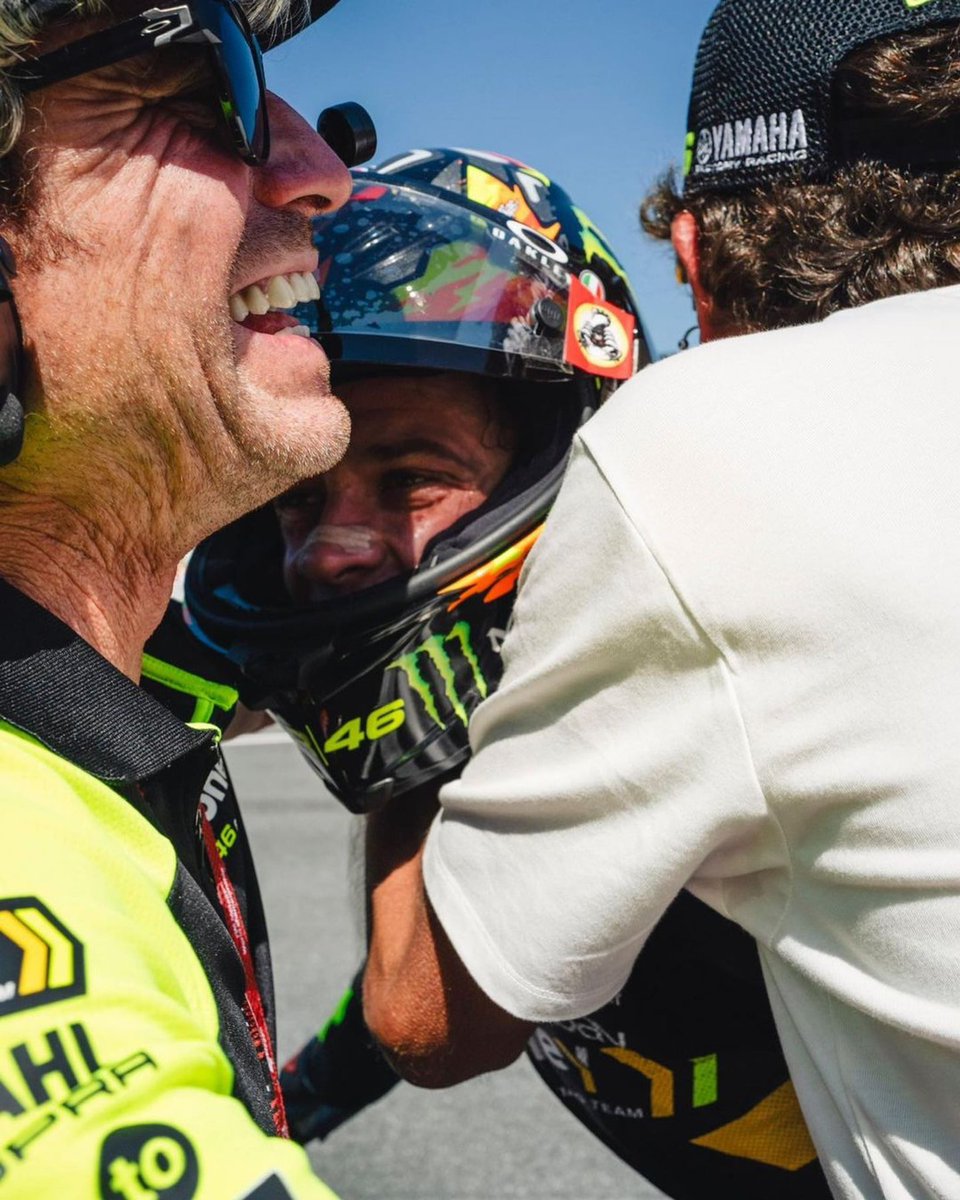 ValeYellow46's tweet photo. Che weekend,pista bellissima sole e molta gente
Grande atmosfera in puro stile @MotoGP
E poi oggi i nostri piloti sono stati fortissimi Cele รจ tornato li dove deve stare dopo un anno difficile, Pecco da sabato mattina รจ stato perfetto e ha conquistato un hat-trick da F1, Bez e Maro hanno fatto una gara spettacolare e hanno messo le due VR46Team sul podio e p4 rimontando fino allโultima curva,anche Morbido gli ha dato il gas ed รจ stato spesso veloce come i primi
Avanti cosรฌ ragazzi,oggi ha dato gusto ๐ช๐ผ๐ช๐ผ๐ช๐ผ
