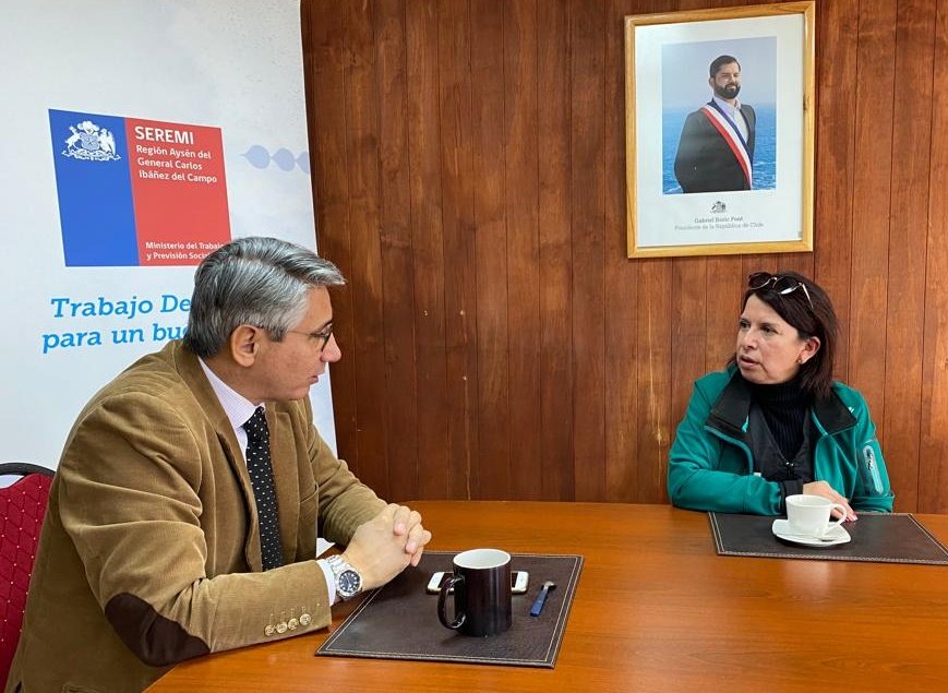 📌Para abordar temas laborales, despidos e #InclusiónLaboral se reunió este viernes el Seremi Rodrigo Díaz <a href="/rdiazcordaro/">Rodrigo Diaz Cordaro</a> con la presidenta del Sindicato Hipermas <a href="/Unimarc/">Unimarc</a> Blanca Navarrete