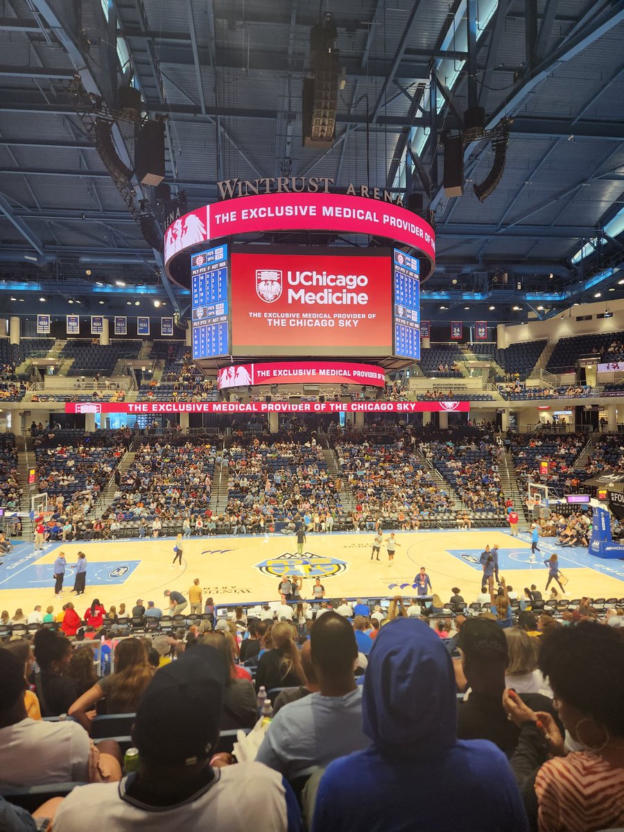 Such a great day with @UChicagoMed at the @chicagosky game!! Thank you @GYNCancer and @UCCancerCenter for their continued efforts for breast and gynecologic cancer awareness! It was a pretty great way to bring my kid to work...