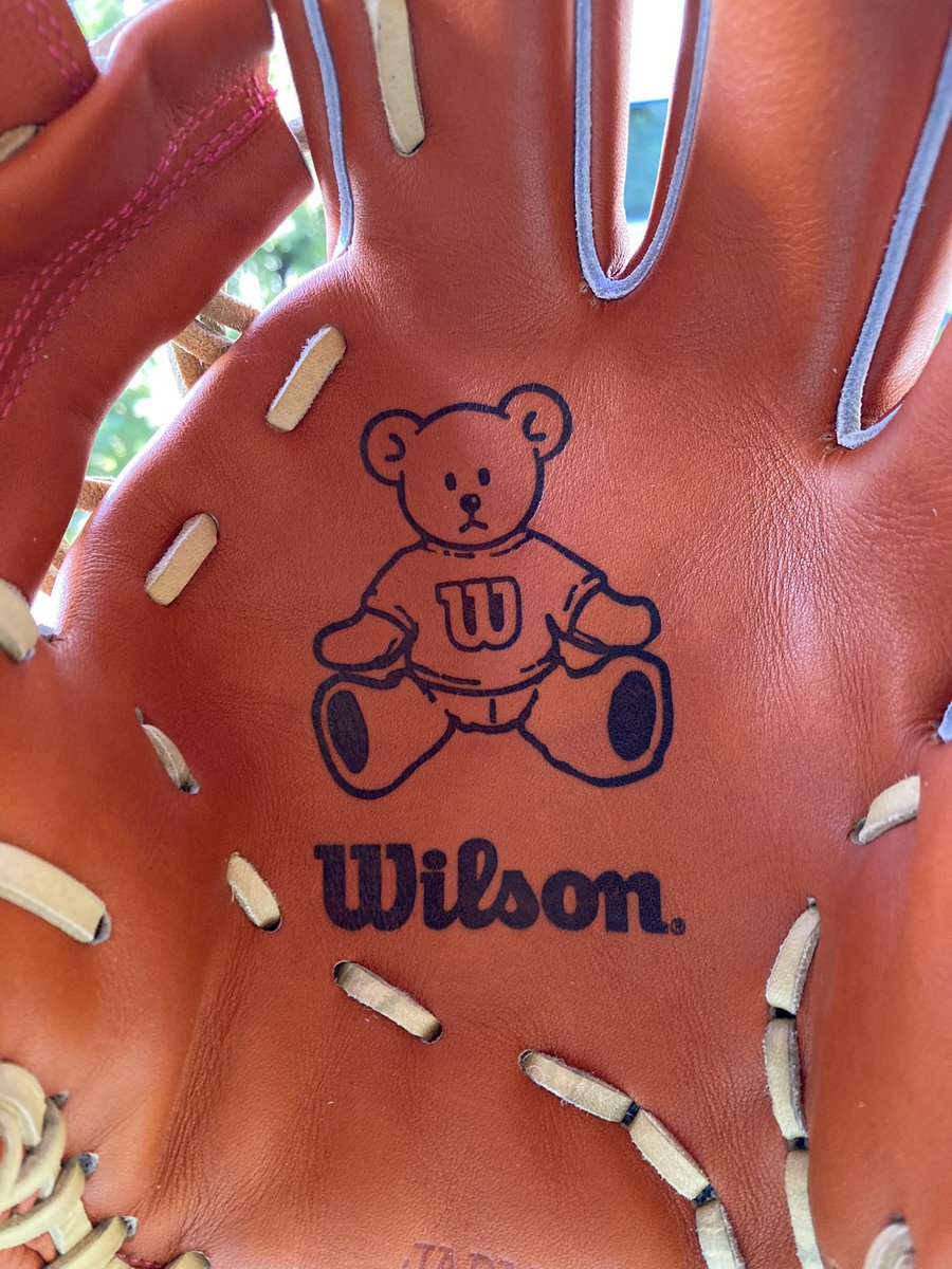 atsumu_nakata's tweet photo. #WILSONBEAR
オーダーで人気です。硬派な選手ぜひ
#BEAR
#熊 🧸
#wilson
#ウイルソン
#ウィルソン https://t.co/xE4i3C56IM