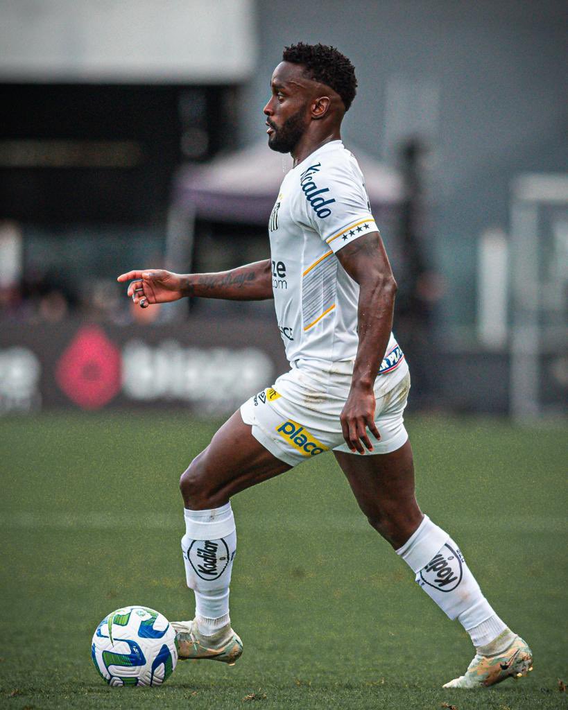 Dia especial na Vila, coroada com uma importante vitória em casa. Importante demais voltar a vencer na competição. Nação Santista, obrigado pelo apoio incondicional! 💪🏾🙏🏾 🐳