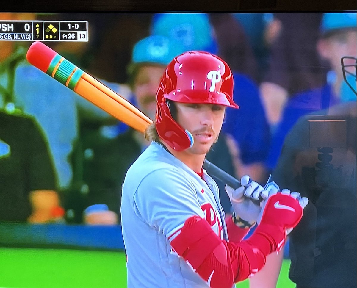 stevechenevey's tweet photo. Bryson Stott breaking out the pencil bat for the Little Leaguers tonight #LLClassic https://t.co/0nvR2ktxBZ