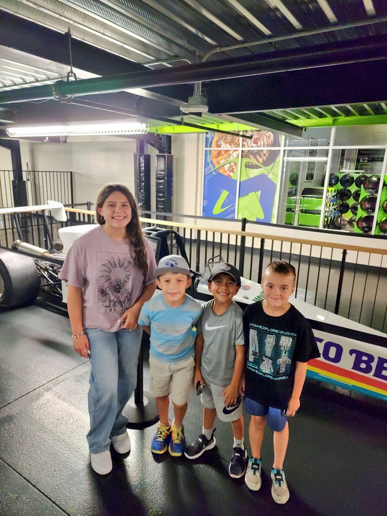 SouthTejas1984's tweet photo. #SundayFunDay

#LateBirthdayFun

#BransonTurned7

#ViolasVentanas

#Andrades

#coldStoneIceCream https://t.co/74P9Tspx0a