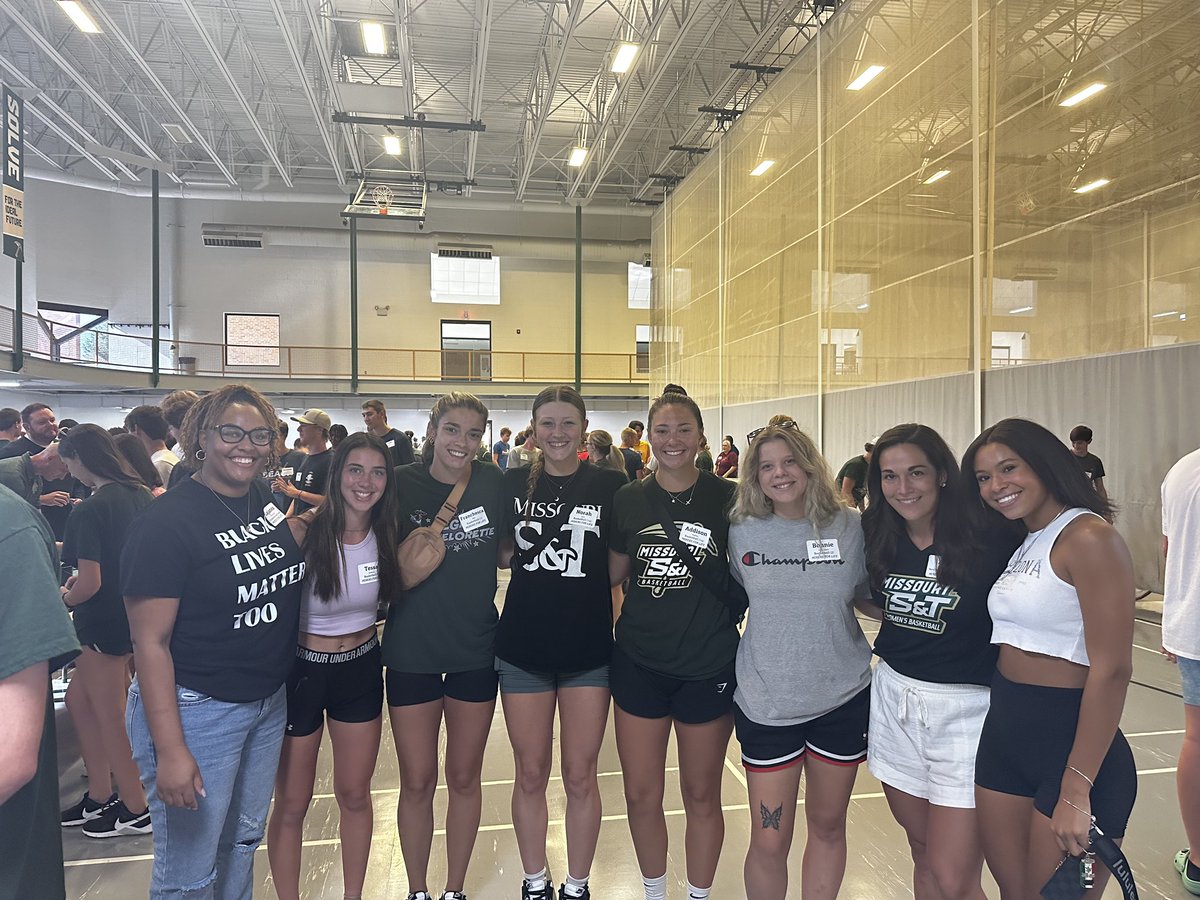 Miners_WBB's tweet photo. Today was a fun one with our newcomers! Thank you to @minersports for hosting the welcome bbq. 
This morning we started the day with the Women’s Welcome Brunch. Thank you @missourisandt for a great first week on campus. https://t.co/cC1rIeG709