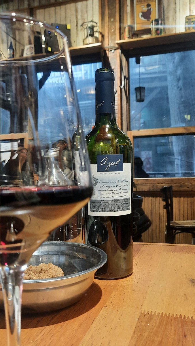 BenjaminRasello's tweet photo. Hermoso lugar en @mcdodemaschwitz  tomando un exquisito CS de @BodegaLaAzul https://t.co/ouL8i0caRk