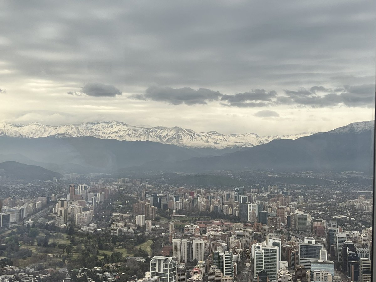 CastilloScarlet's tweet photo. Encantada de conocer Santiago🇨🇱 #LaVidaesAhora https://t.co/EvdX2pMH36