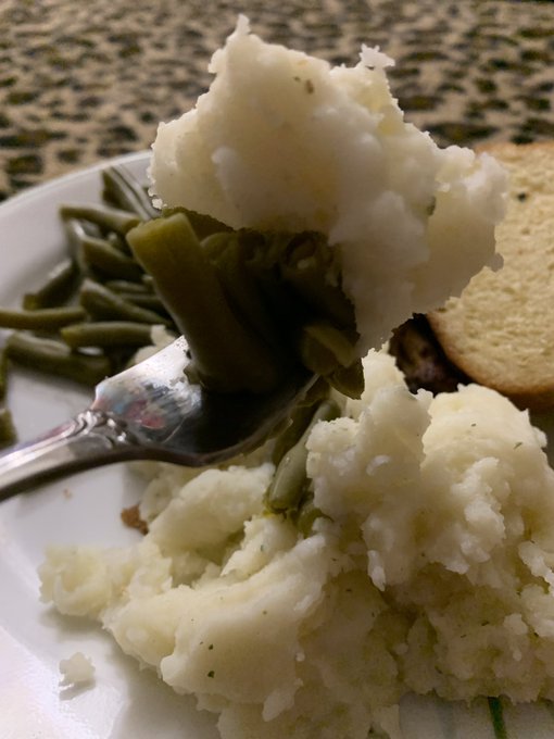 Y&rsquo;all use your green beans to shovel taters in or nah? https://t.co/uB5TdFaMtO<a href="/tag/amateurhour"class="tags"><span>#amateurhour</span></a><a href="/tag/itsbristolbaby"class="tags"><span>#itsbristolbaby</span></a><a href="/tag/speedwayinlight"class="tags"><span>#speedwayinlight</span></a>