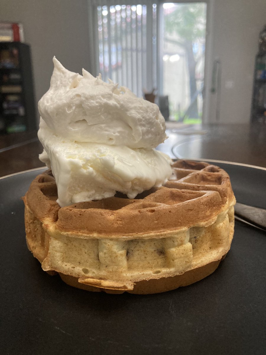 cptfunkadunk's tweet photo. @punkscience8 @DiningNearMe This is what I had for dinner. It’s stuffed with peanut butter and chocolate. #stuffler https://t.co/vkMG8wFVLO