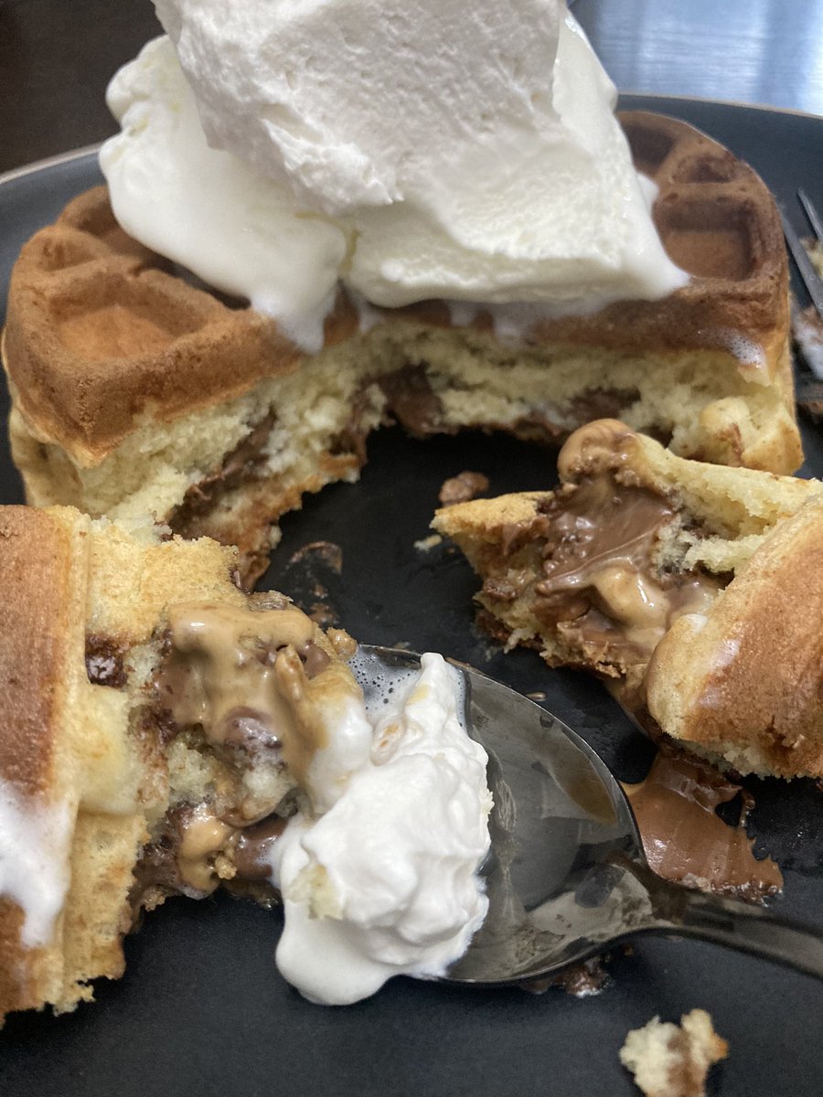 cptfunkadunk's tweet photo. @punkscience8 @DiningNearMe This is what I had for dinner. It’s stuffed with peanut butter and chocolate. #stuffler https://t.co/vkMG8wFVLO