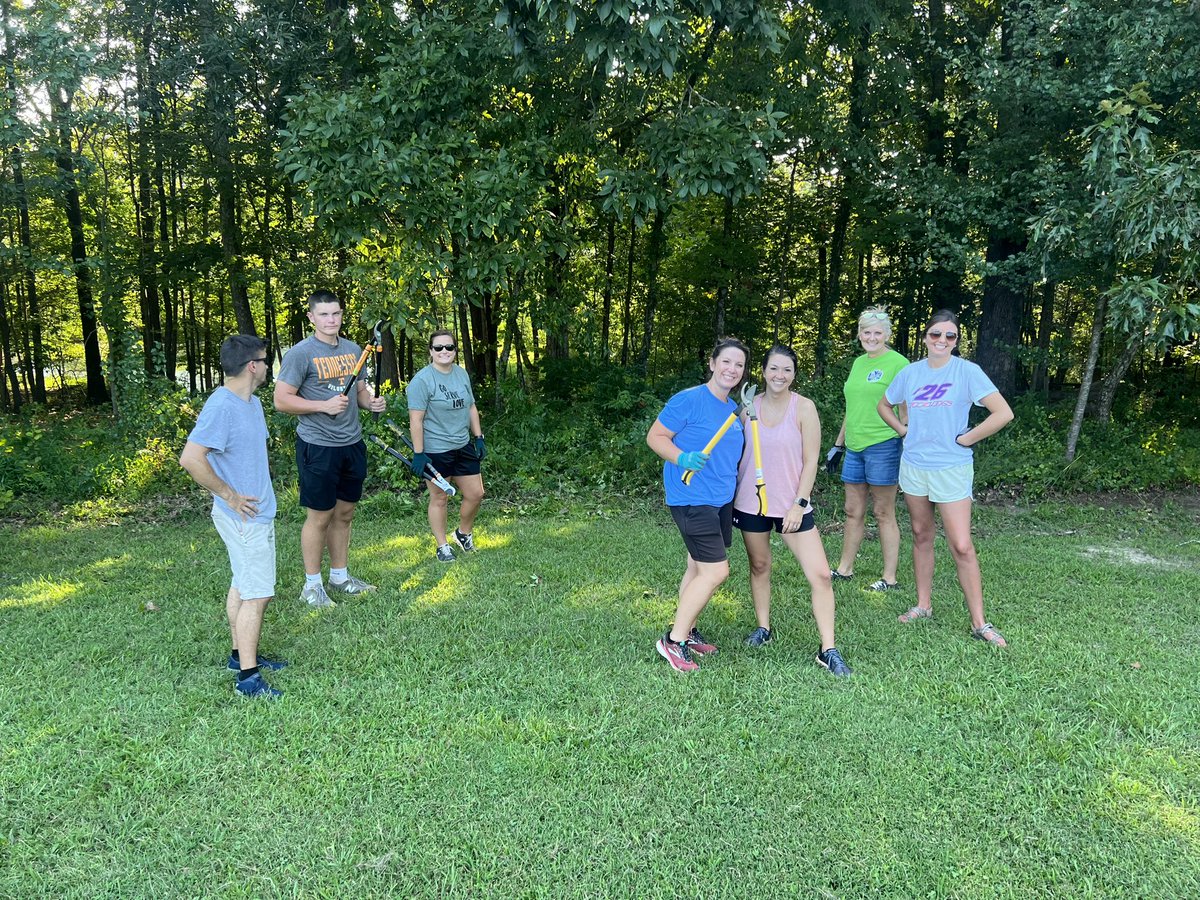 MarsHillBaptist's tweet photo. This afternoons Ministry Project was at Lawrenceburg Public’s Outdoor Classroom. https://t.co/MVYxedNv0t