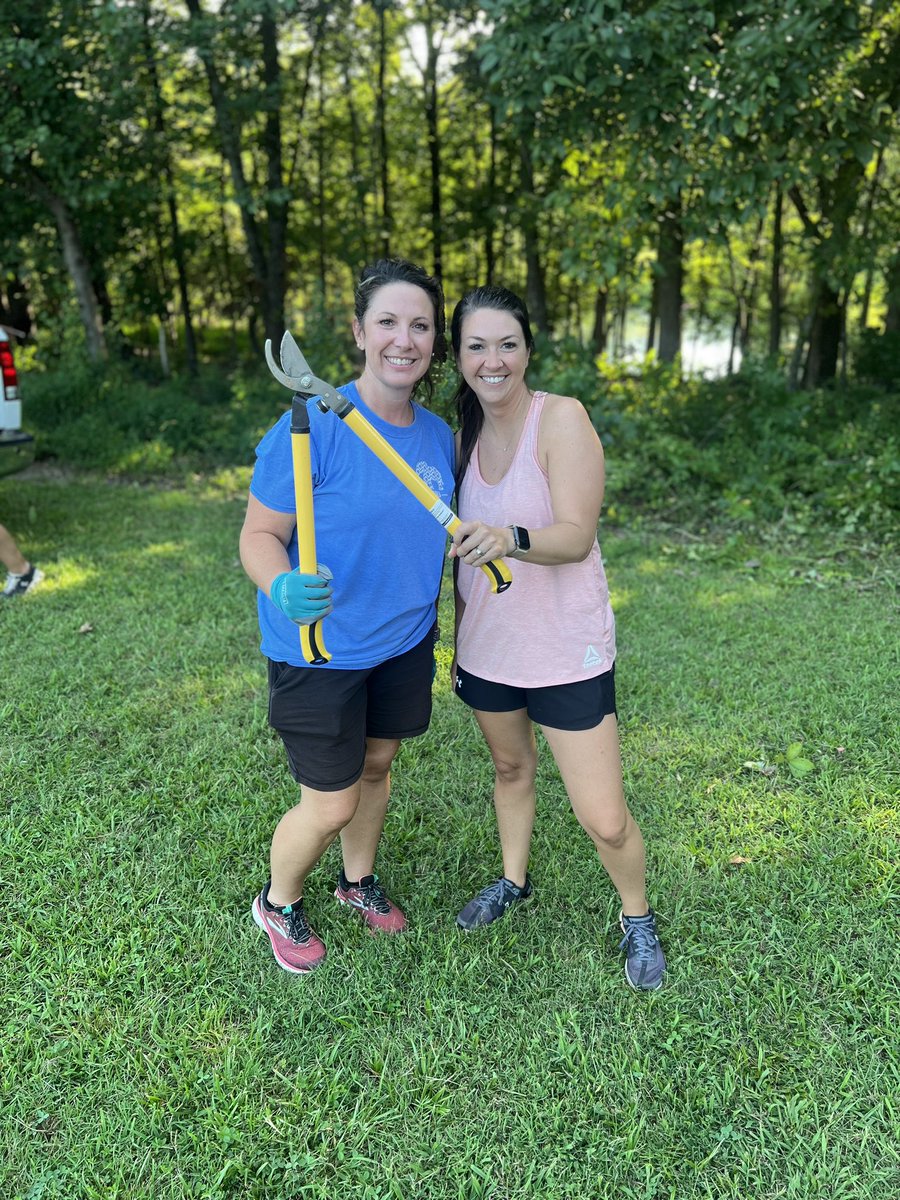 MarsHillBaptist's tweet photo. This afternoons Ministry Project was at Lawrenceburg Public’s Outdoor Classroom. https://t.co/MVYxedNv0t