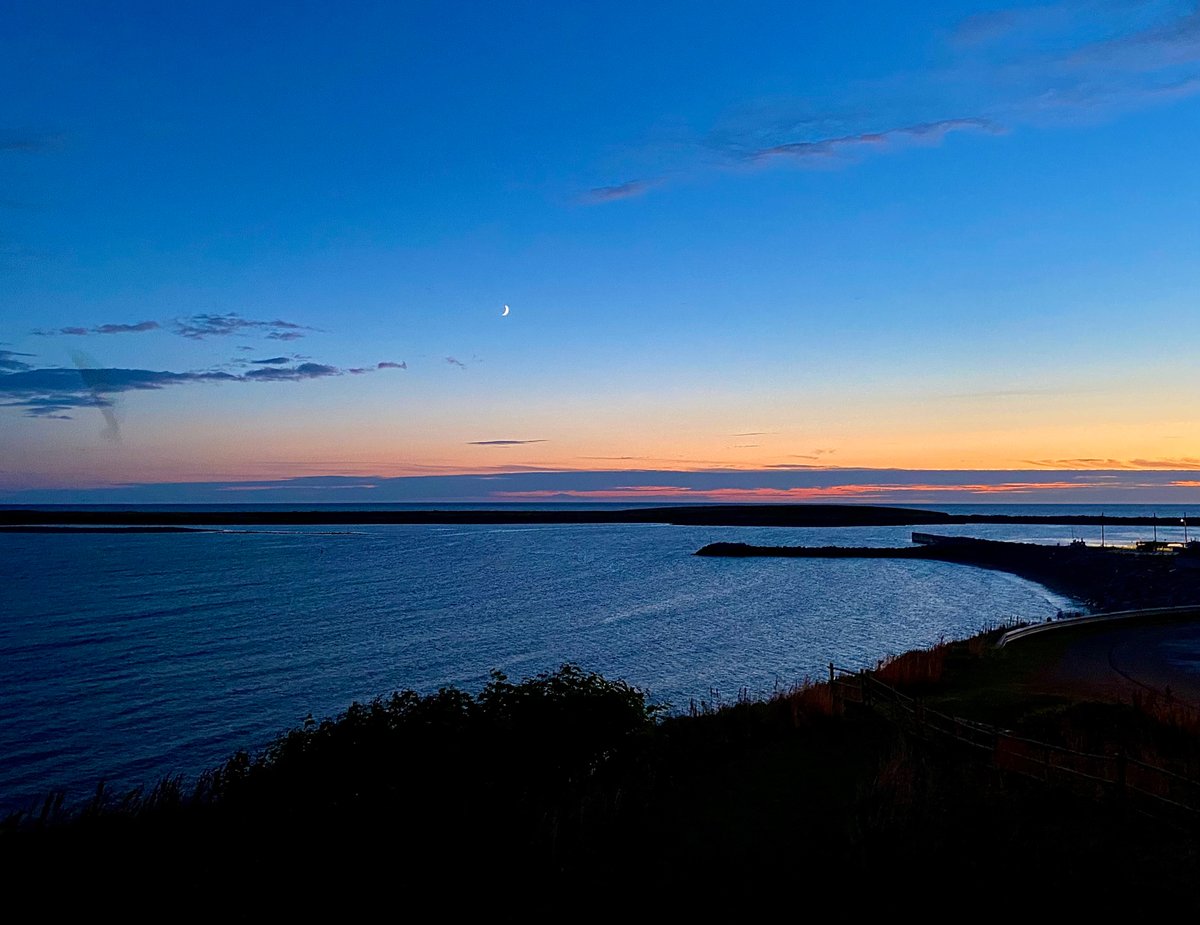 Harbourview_NL's tweet photo. Gorgeous evening here in #Codroy. A couple hours of rain earlier, but cleared up in time for the #sunset.
#HarbourviewCornerBnB #CodroyValley #ExploreNL #GoWesternNL https://t.co/kWIThBWu76