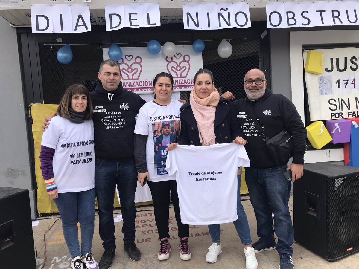AndreGuacci's tweet photo. Un #diadelniño muy especial en #Pilar 
Sabías que miles de niños no pueden pasar este día con sus 2 padres? O con la familia de alguno de ellos? Miles de niños están hoy OBSTRUIDOS de pasar este día con felicidad. Las #FalsasDenuncias rompen vidas 

Esta obstrucción provoca desde 

Dificultades en la relación paterno-materna.

Fomenta el distanciamiento.

Los hace partícipes necesarios de conflictos judiciales criminales.

Fomentan la mentira, el insulto y el rechazo.

Obstruye el todo vínculo con la familia del denunciado.

Dificultades en el desarrollo físico y psicológico.

Genera falta de Autoestima, frustración.

Dificultades en habilidades sociales.

Conflictos de pareja o amistad.

Timidez, miedo.

Violencia, odio.

Depresión.

Aprenden a manipular

Entre tantos otros daños 

Están rompiendo nuestro futuro, a nuestros hijos 

#BastaDeFalsasDenuncias
#BastaDeObstruccionDeVinculos 
#tipificaciondeldelito 
#117delitocontraelhonor 
#245delitonoexcarcelable 

Gracias por la invitación @conlasinfanciasnosejode  @gustavorodriguez9055  @gustavorodriguez191174 @accionxlainfancia @morelli_fund 
 @victormartinq       @rodriguez191174   

Es UNIDOS 
Por TODO y por TODOS
#diadelaniñez