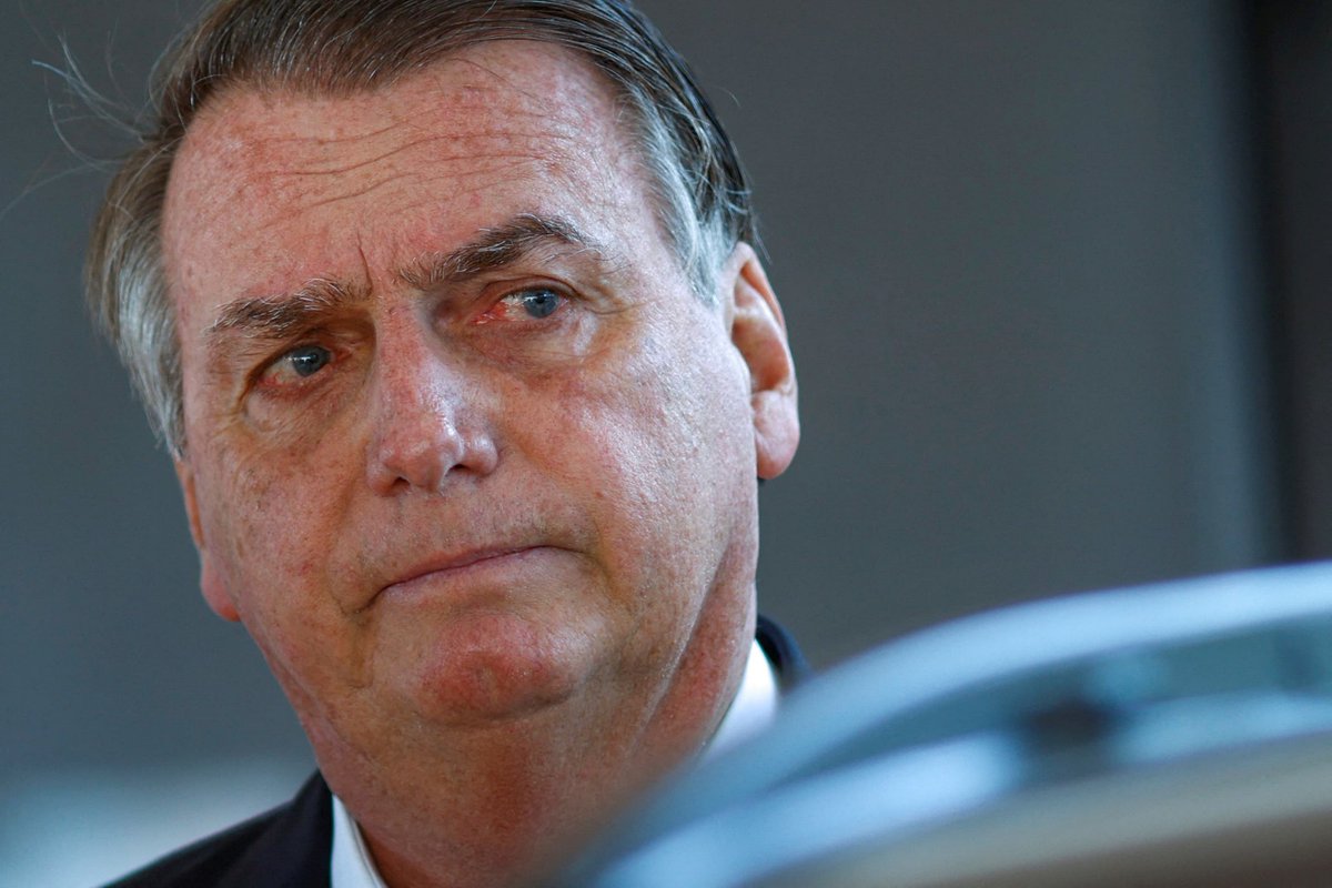 🚨URGENTE: 3.161 diamantes compõem apenas um dos conjuntos de joias recebidos por Jair Bolsonaro. O valor estimado é de R$ 4,1 milhões. As informações acabam de ser reveladas pelo #Fantastico. PRISÃO PARA O INELEGÍVEL!