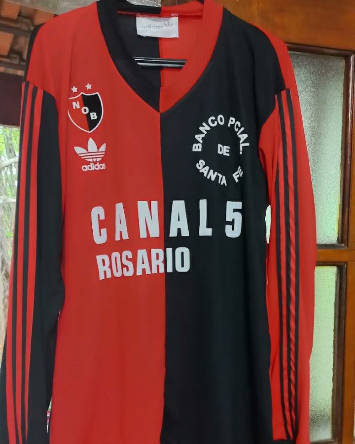 mourasport's tweet photo. Newell's Old Boys, vice-campeão da Copa Libertadores de 1988. 

#newellsoldboys #newells #mourasport https://t.co/vueI3BtDoK