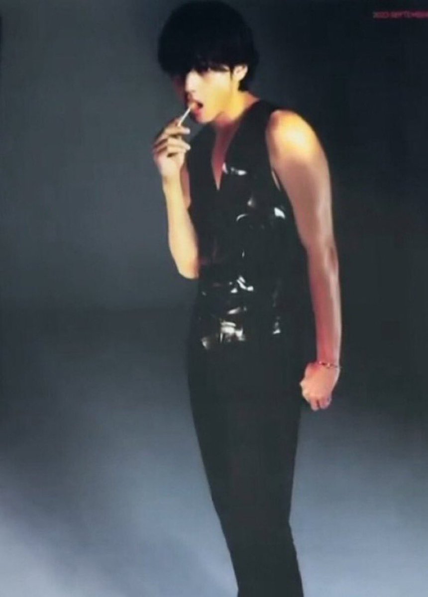 sttravberry's tweet image. he evolved