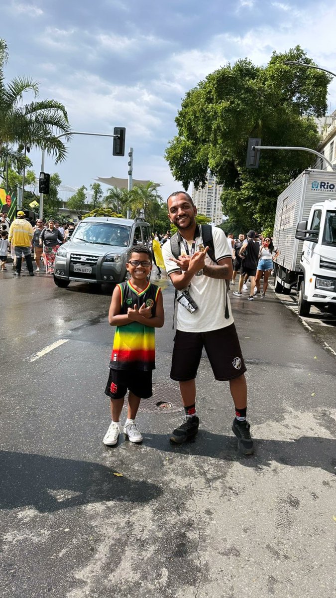 Podia escolher muitas fotos pra esses #125anos mas vou escolher essa última que tirei com ele. 'enquanto houver um coração infantil o Vasco será imortal' 💢💢 #Vasco #QueHonraSer