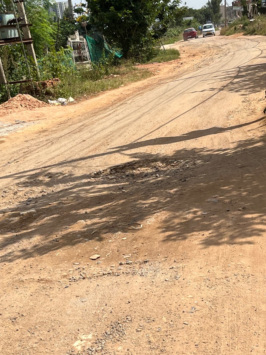 4mc07ec009's tweet photo. @PriyankKharge @MLAShivanna @ZP_BenglruUrban sharing more photos of the road situation. https://t.co/T0K6AdeRrd