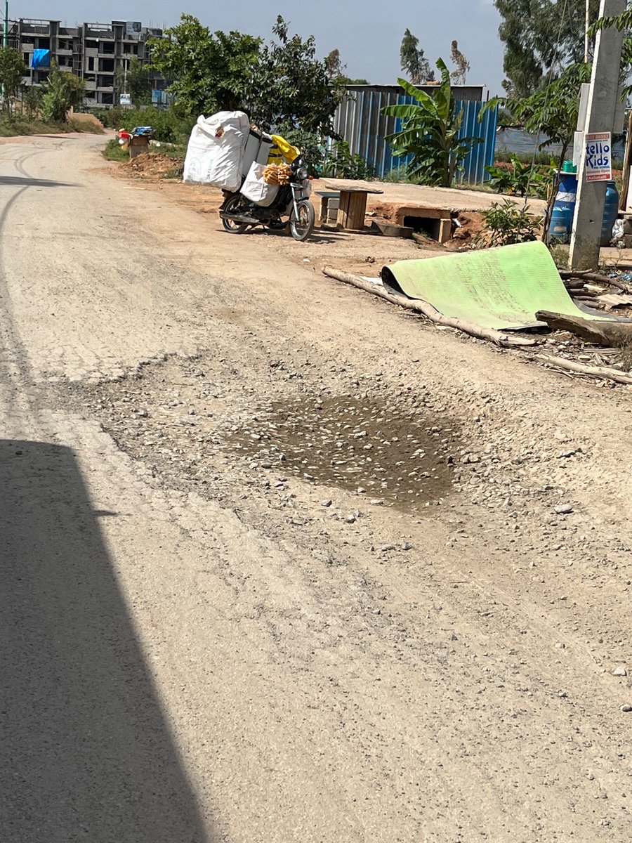 4mc07ec009's tweet photo. @PriyankKharge @MLAShivanna @ZP_BenglruUrban sharing more photos of the road situation. https://t.co/T0K6AdeRrd