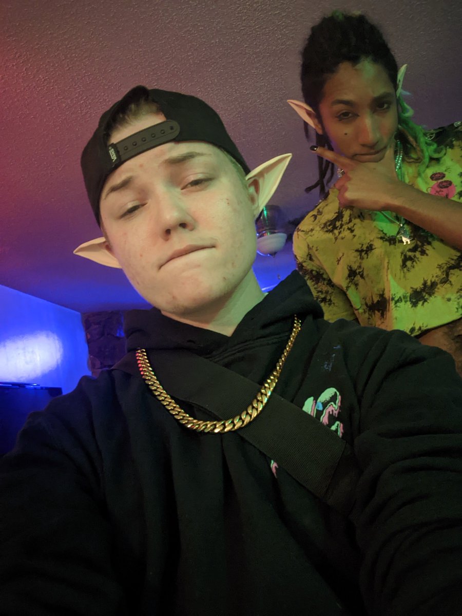 FoxRayne13's tweet photo. I just want to take a moment to thank @MrTeriyakii for being there through everything. You're my rock, and I'm so lucky to have you in my life 💜 through thick and thin, I'm so glad to have such strong trust, communication and love 💚💜 https://t.co/YoYlGIOilF