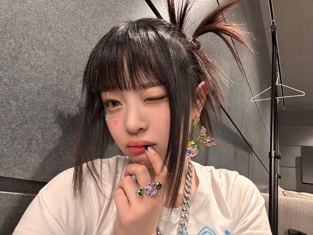 Today’s been all about #𝟐Oʼ𝕤クモ·𝚟𝐢𝚋ǝs mientras escucho #𝚋ás𝕥𝐢ﮩ٨ـ·𓈒︎𝐭unǝs, #𝐥𝕠s𝐭᭬ꫂs𝐭ā𝕣s fue exactamente lo que necesité para sobrevivir a este domingo lento. Enamorada estoy de su voz y va perfecta con la canción. 

◌ 𓈒꒪ 🍒 𝐜hǝ̱⋆rry ˳ֹ ◌ ♡︎ #𝔡ë𝕧on