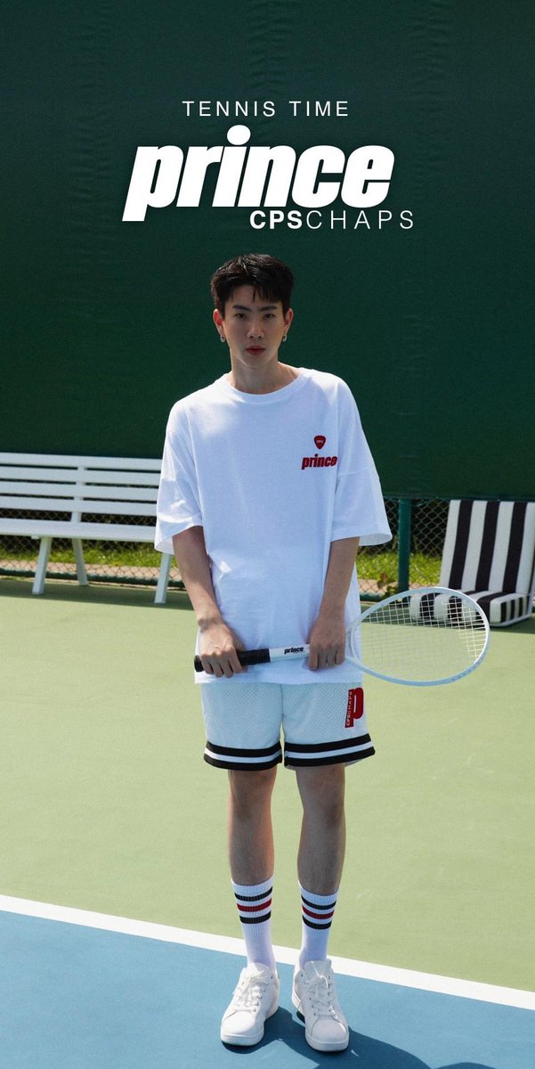 offgun_family's tweet photo. #ออฟจุมพล #OffJumpol 

Tennis Time | @off_tumcial นำเสนอลุค Athletic Loungewear กับไอเทมโอเวอร์ไซส์ทีเชิ้ตพิมพ์โลโก้บริเวณอก เข้ากันได้ดีกับ Basket Ball Pants ดีเทลแต่งเทปบริเวณขอบ มอบลุคเรทโทรเทนนิสที่ทวิสความเท่ มีสไตล์แบบ #PRINCExCPSCHAPS 

🛒 : ที่ CPS CHAPS ทุกสาขา
และ https://t.co/kWREjoiGGA