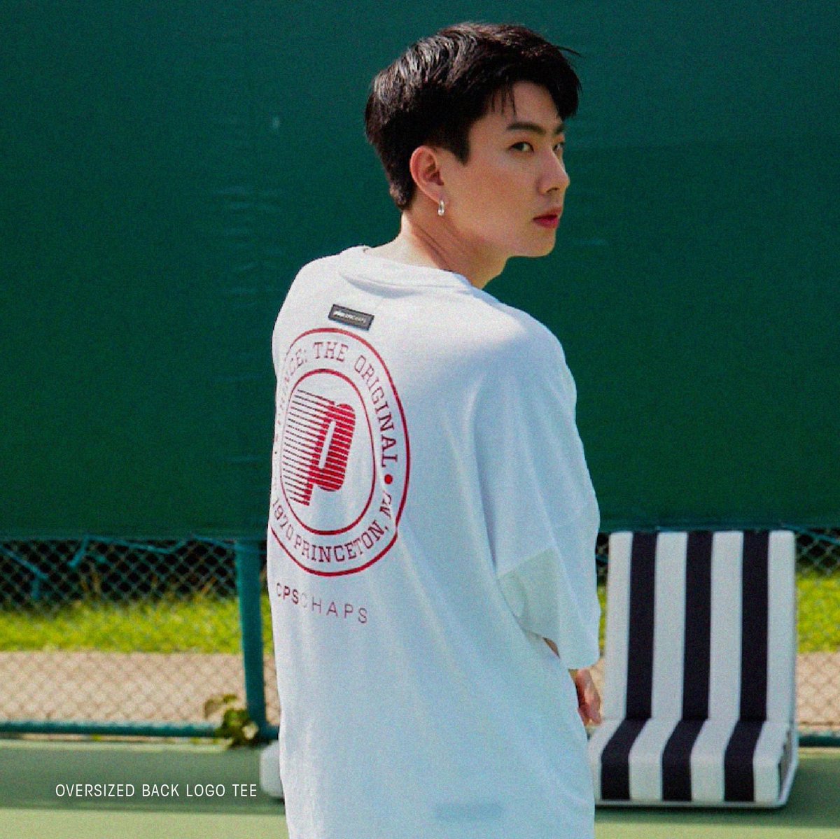 offgun_family's tweet photo. #ออฟจุมพล #OffJumpol 

Tennis Time | @off_tumcial นำเสนอลุค Athletic Loungewear กับไอเทมโอเวอร์ไซส์ทีเชิ้ตพิมพ์โลโก้บริเวณอก เข้ากันได้ดีกับ Basket Ball Pants ดีเทลแต่งเทปบริเวณขอบ มอบลุคเรทโทรเทนนิสที่ทวิสความเท่ มีสไตล์แบบ #PRINCExCPSCHAPS 

🛒 : ที่ CPS CHAPS ทุกสาขา
และ https://t.co/kWREjoiGGA