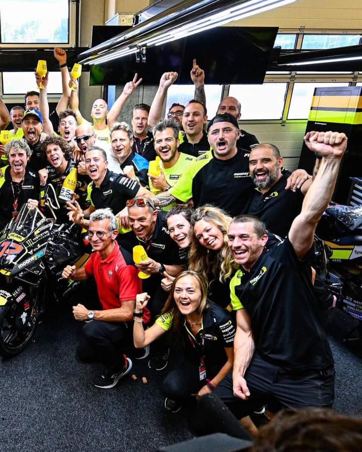 La Nostra Insostituibile Squadra 🖤💛
#AustrianGP 📸