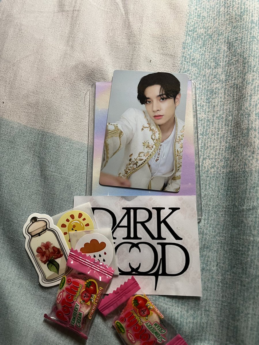justmeowzz's tweet photo. [#jeahappymails 🌸] 

3/7 Kyocera hoodie pc agenda secured! ❤️❤️ Thank you so much, @jakeycart for fast and smooth transaction! 'Til next time 🥰 #jakey_proofs https://t.co/en5xEd0DgA
