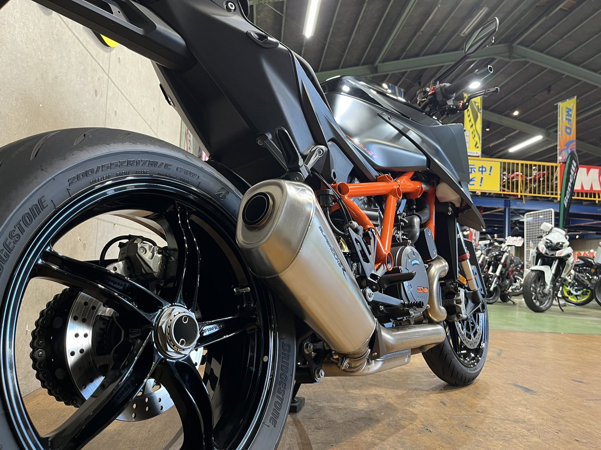 mfd_saitamatoda's tweet photo. 【MFD埼玉店中古車情報！】
『2020年モデル 1290ｽｰﾊﾟｰﾃﾞｭｰｸR』3,677km

車検2024年6月まで付いて乗出し価格「152.2万円」‼︎
ETC・クイックシフター装着車両です😎
#KTM #中古 #1290duke #埼玉 #さいたま #練馬 
詳細お問い合わせは
↓こちらから↓
https://t.co/knIyJ7gE68 https://t.co/PMZQrjDaP2