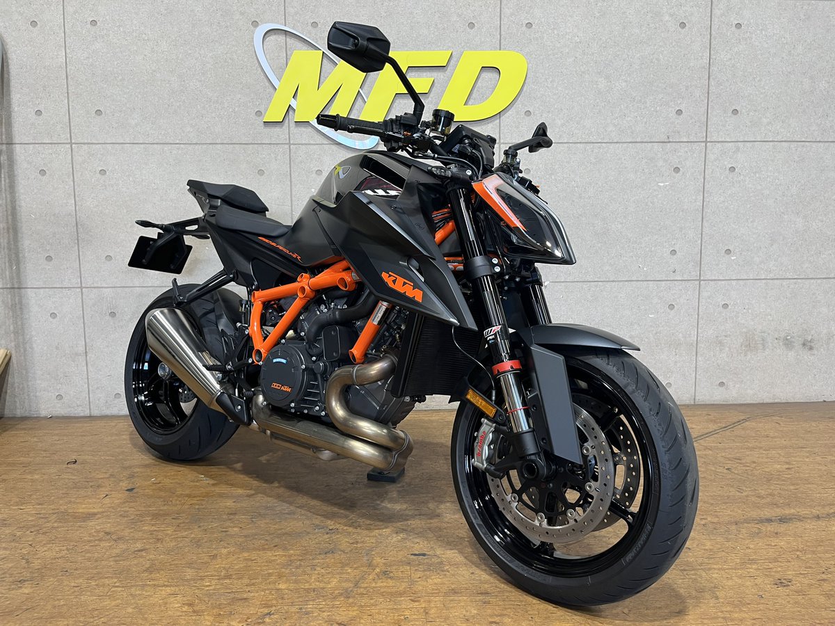 mfd_saitamatoda's tweet photo. 【MFD埼玉店中古車情報！】
『2020年モデル 1290ｽｰﾊﾟｰﾃﾞｭｰｸR』3,677km

車検2024年6月まで付いて乗出し価格「152.2万円」‼︎
ETC・クイックシフター装着車両です😎
#KTM #中古 #1290duke #埼玉 #さいたま #練馬 
詳細お問い合わせは
↓こちらから↓
https://t.co/knIyJ7gE68 https://t.co/PMZQrjDaP2