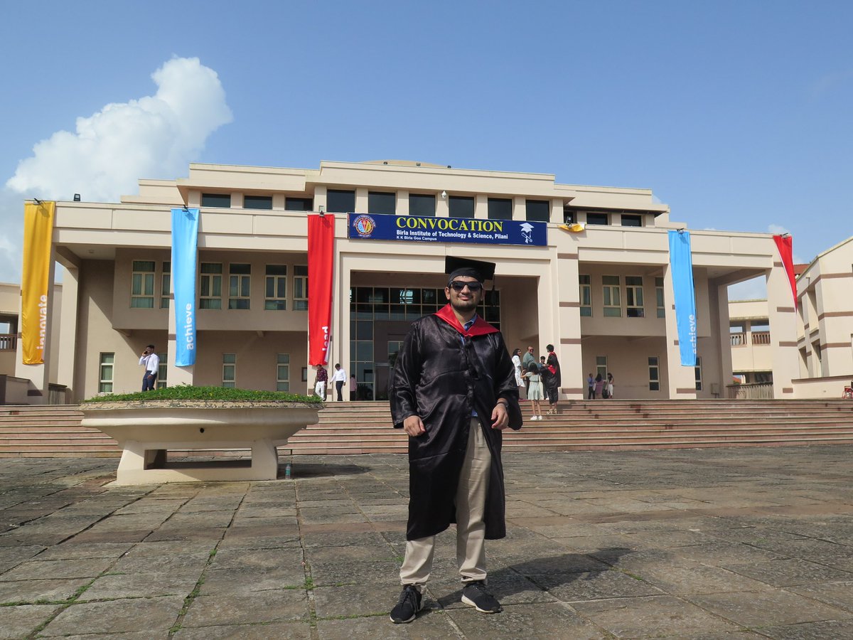 htripathi06's tweet photo. Life Update : Just got hotter by 2 degrees  
#convocation 🎓✅ https://t.co/BFKJDzdLU2