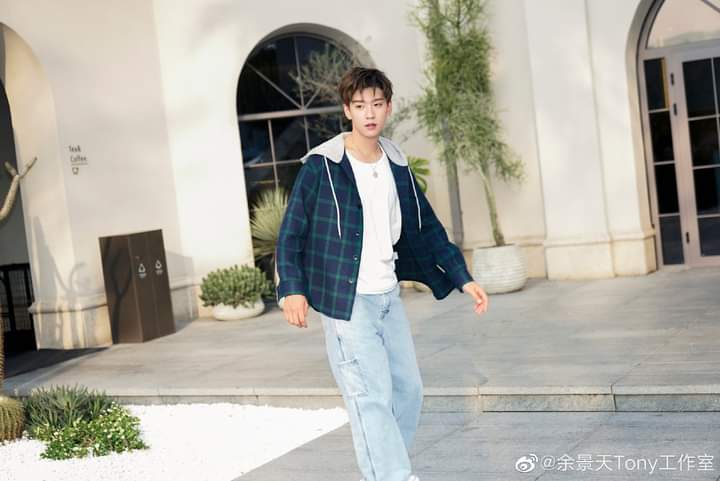 ChennyNang's tweet photo. Happybirthday Tony
LOVE YOU FOREVER 
❤❤💙💙
#HappyTonyday21st 
#TonyYu 
#yujingtian #余景天 https://t.co/UJKfBdVUX4