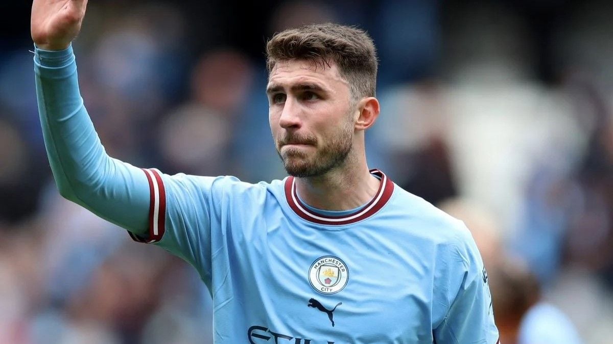 Aymeric Laporte, cada vez más cerca del Al-Nassr.
Los informes más recientes apuntan a que el Manchester City y el Al-Nassr habrían llegado a un acuerdo. Se especula que esta operación se habría cerrado por un monto cercano a los 29.2 millones de euros.