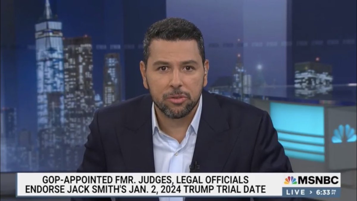 #BREAKING: Ayman: “Two conservative legal scholars, members of the Federalist Society…have just published an audacious argument that Trump is constitutionally PROHIBITED from running for president.” That’s what I’m talking about👊👏👏
