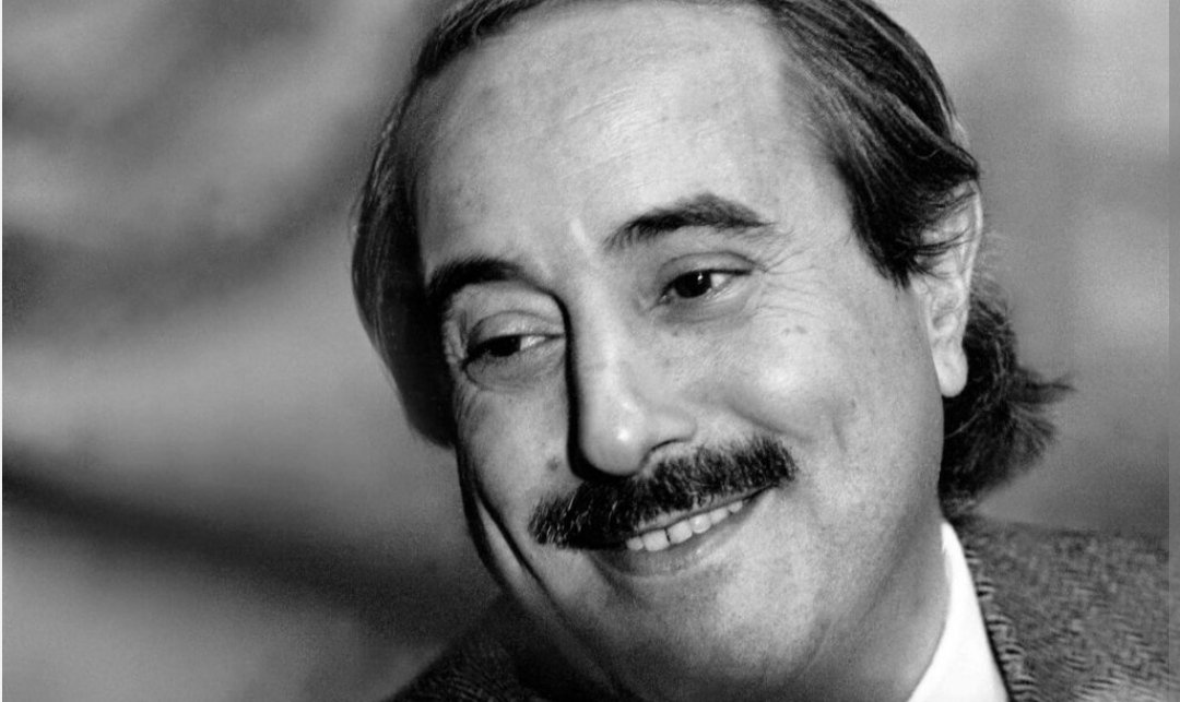 "Dove comanda la mafia, i posti nelle Istituzioni vengono tendenzialmente affidati a dei cretini".
(Giovanni Falcone)