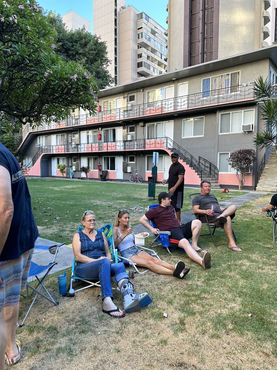 Kkigar's tweet photo. Last random shots from this evening

#Croquet 
#Dinner 
#MyOhana https://t.co/V6uYYFZ4LF