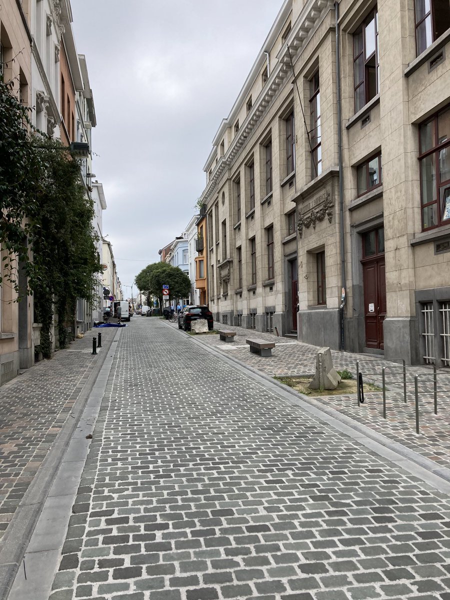nicdemoy's tweet photo. Rentrée des classes dans une semaine, pas convaincu que cet aménagement, toujours pas finalisé certe, empêche le stationnement sauvage à venir devant l’école…@YvesRouyet @doulkeridis j’espère avoir tort! https://t.co/YvXAZURhs4