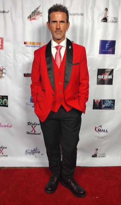 At the Urban X Awards receiving the Hall of Fame award tonight.🙂 https://t.co/Zv3CKg4Mmo