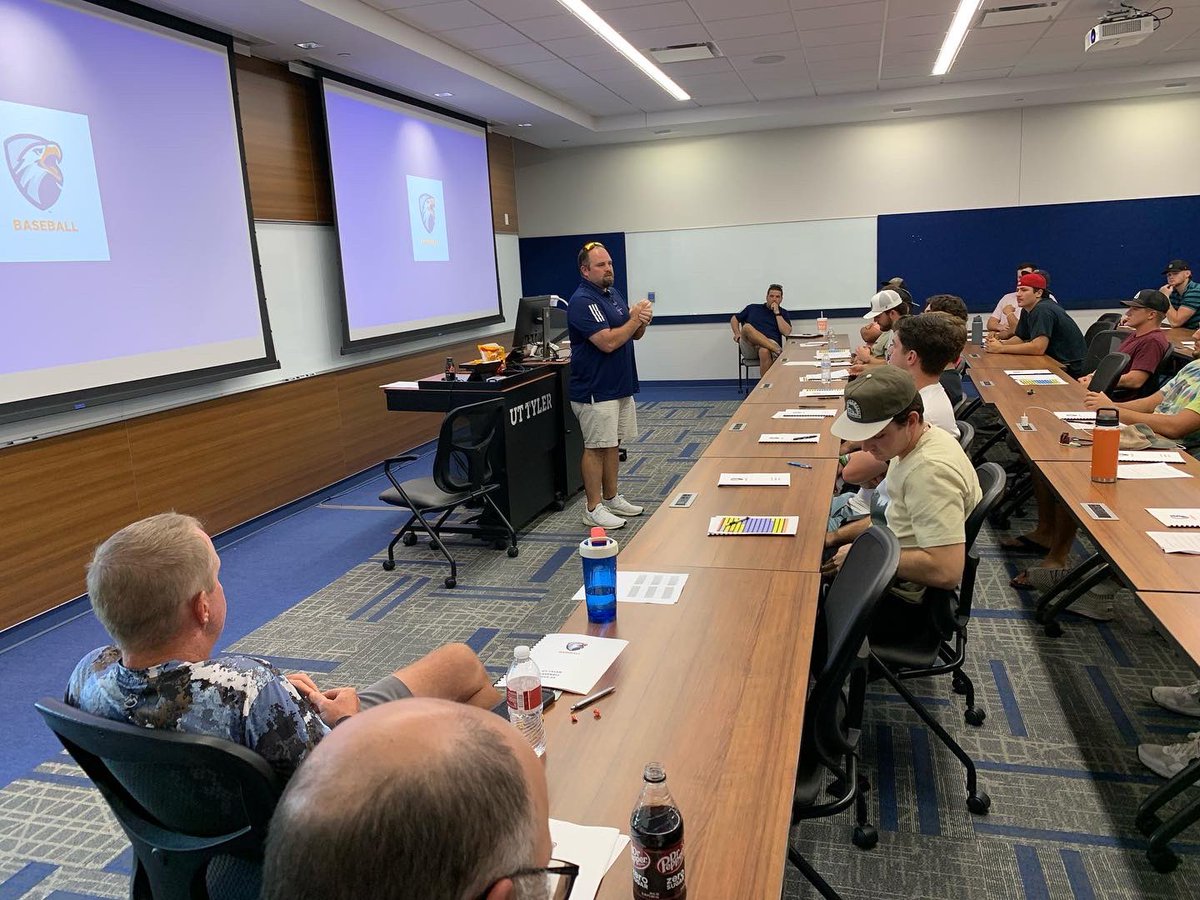 robertbardin's tweet photo. @uttylerbaseball is back!! Great to have the guys back on campus and jump into the first team meeting &amp; Character Session of the year. Lots of new guys joining a solid team of returners. Ready to get it all going! #GoPats https://t.co/uOhXZawk04