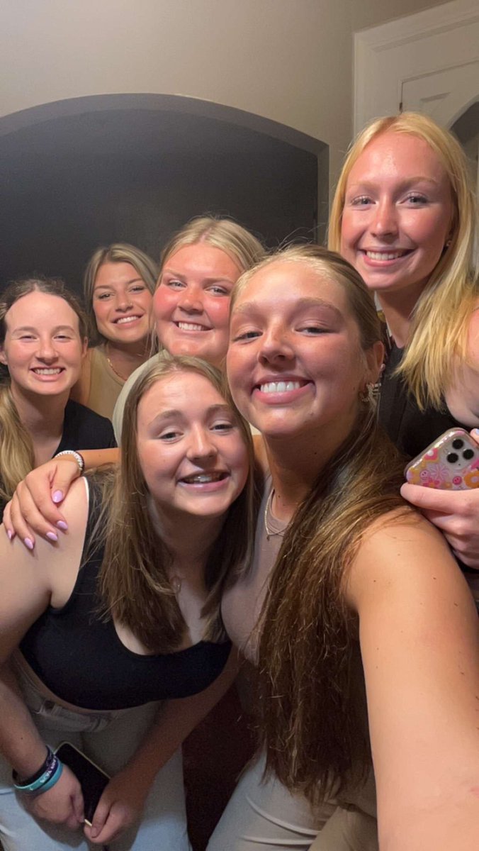 merepetrick's tweet photo. I spy some @USFCougarsSB players on campus!!  Have a great fall ladies and reply with some more first day photos!! 💜 excited to meet everyone and see you all on the field! @CampbellPetrick https://t.co/IPgP3daioJ