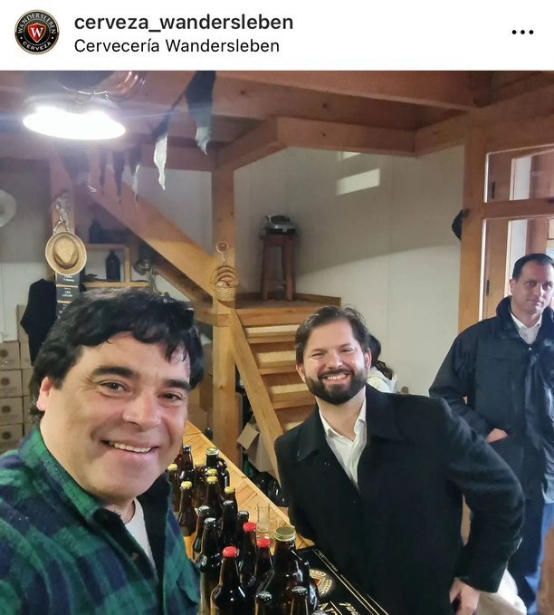 GradeGeorge's tweet photo. Los chilenos con el agua hasta el cogote, inundados, embarrados, congelados  y esta basura en Chillán en una cervecería ...

¿ @GabrielBoric por qué no renuncias ? https://t.co/0xTXDIaaoD