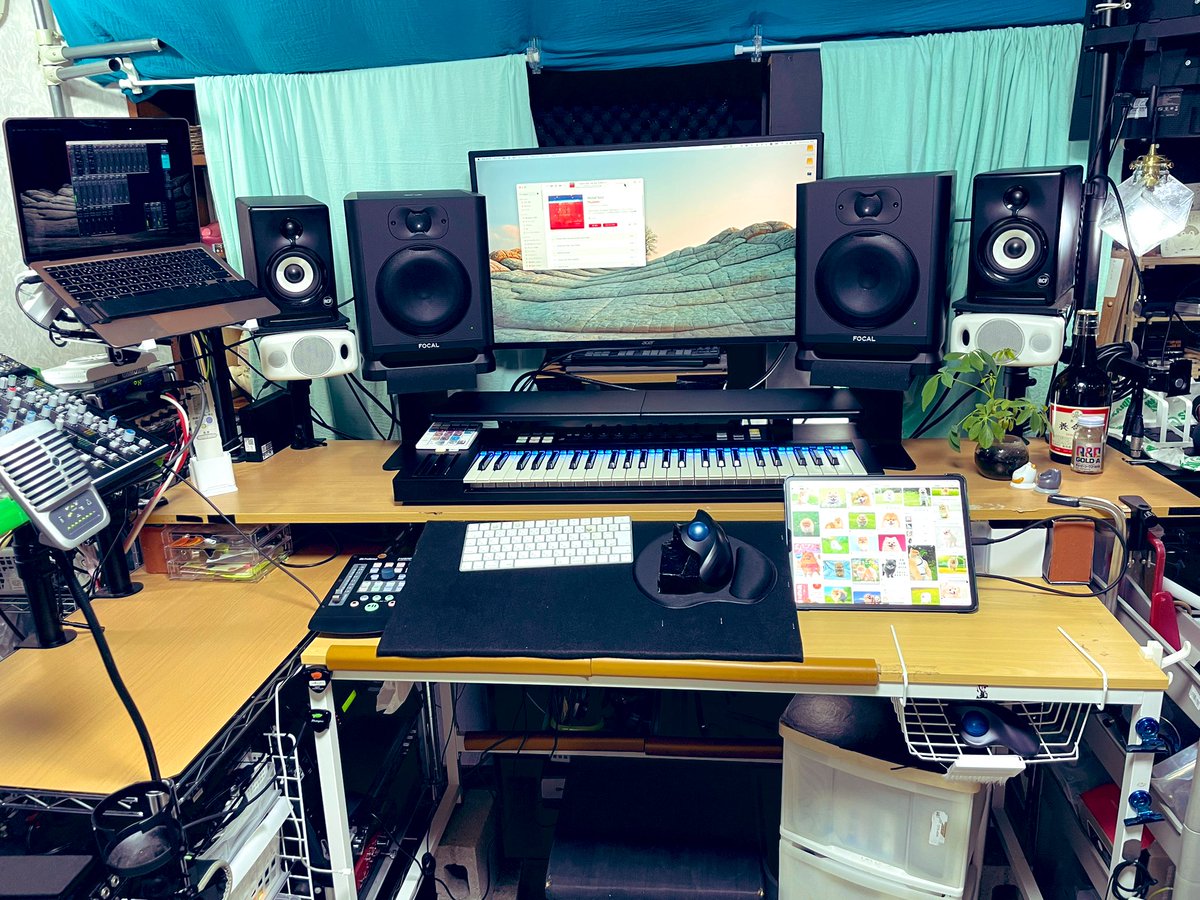 hiroshi_QooSue1's tweet photo. こっそり新しいモニタースピーカーを導入したので()兎にも角にも仮設置、仮結線して様子見体制に。公式で70時間程度エイジングが必要と言ってるみたいなので、正セッティングや測定はその後かな。
とりあえず低音が凄いでしゅ🤤凄いけど下品じゃなくてしゅごい🤤🤤
#focal #evo65 https://t.co/LRhoDHVFjf