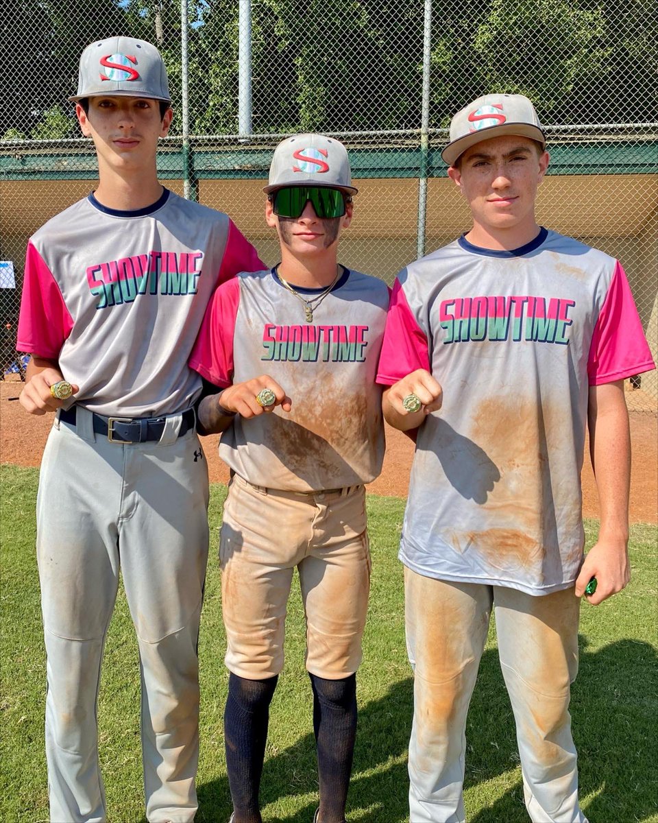HamptonWoods27's tweet photo. Our Showtime team brought home the championship today! We went 4-0 run ruling our opponents in 3 of the 4 games. I hit really well with 3 singles, 3 doubles, 1 triple, 0 strikeouts and 3 RBIs. I finished the weekend with a 0.636 average. Thankful for this experience with my team! https://t.co/wa8Rfpff5j