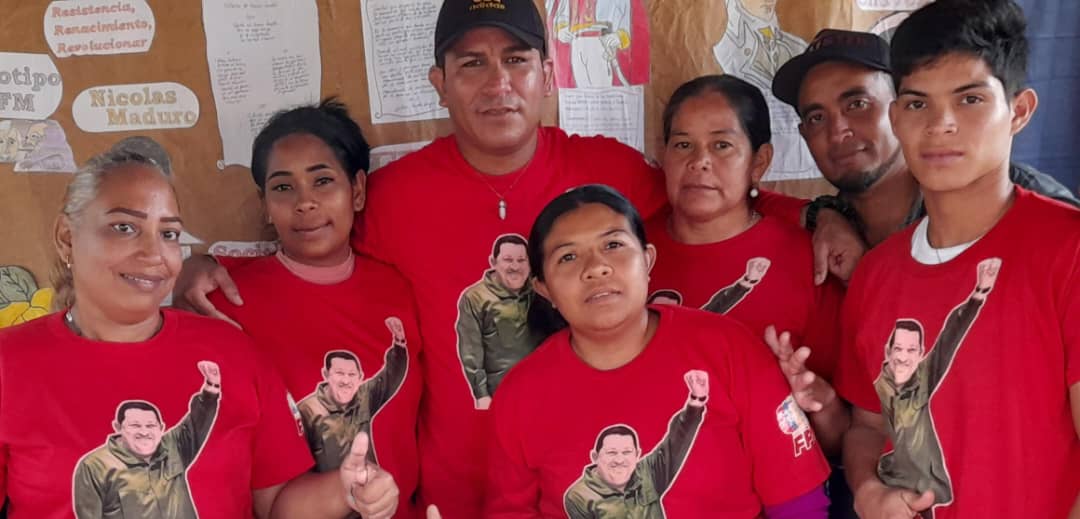FFMBolivar21's tweet photo. 19 Ago||
Nuestro FFM dijo presente en la marcha realizada en el municipio Chien "El Palmar", en apoyo a nuestro Pdte @NicolasMaduro
#EstaEsNuestraCultura
@erikapsuv
@amarcanopsuv
@alexrocapsuv
#AlcaldeDavidRamos
@alcaldiapadrechien
@alcaldiappchien
@josergj2010
@dcabellor https://t.co/DcaXzEd8uv
