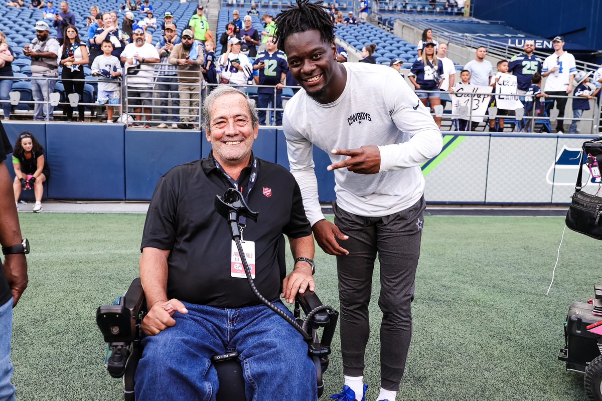 dallascowboys's tweet photo. Michael Gallup 🤝 Michael Gallup

Meet Michael Gallup, a lifelong #DallasCowboys fan from the Pacific Northwest. On top of seeing the Cowboys play in person for the first time yesterday, Michael got to meet our guy and his name twin, @michael13gallup! 

Thanks to the @SalvationArmyNW and @salvationarmyus, this special member of #CowboysNation will be receiving an apartment in the next two weeks! 

#CowboysintheCommunity
#DALvsSEA