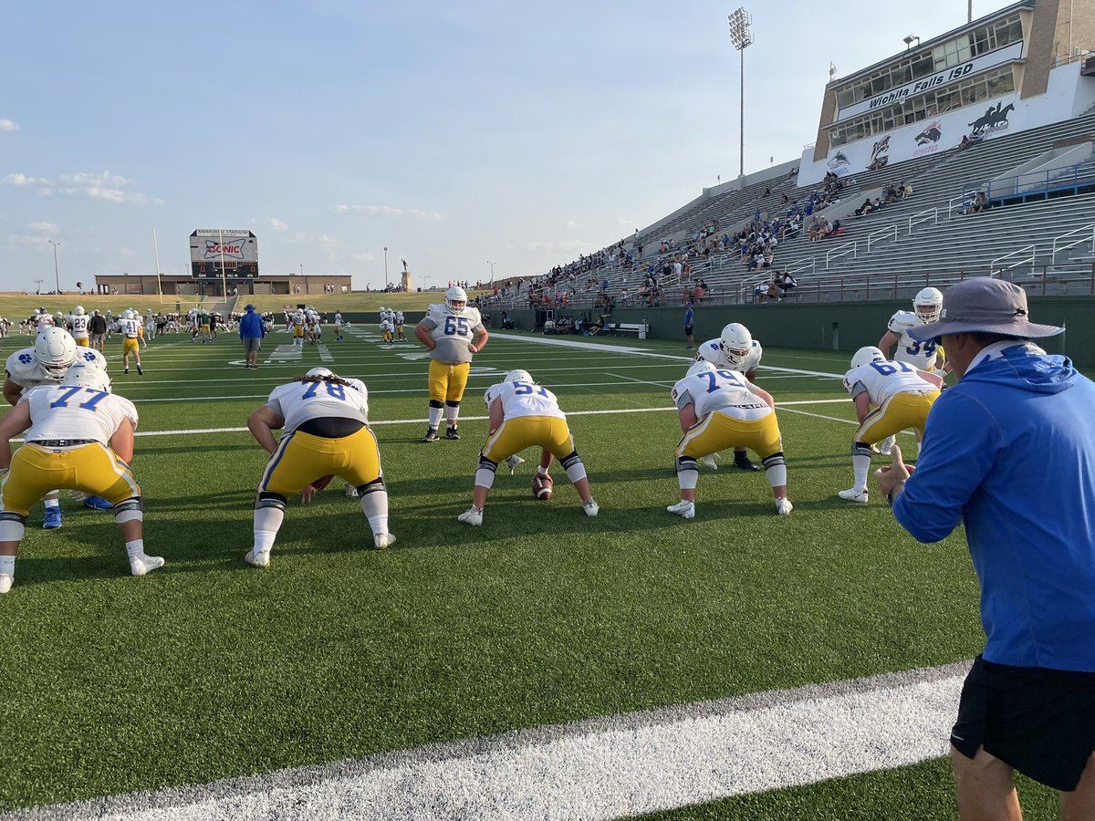 CoachHavensTX's tweet photo. 👏🏽 This group of OL’s is a very special unit. They are faithful, selfless and unbelievably hard working.
Class of 2024:
@greyson_pelsor
Rafael Acosta
@EliHicks71 
@sowder_jake 
@cobb_zane 
@brooksfranklin0 
@sapa_taouma 

Class of 2025:
@GraysonPage1 
@MichaelM74_ 
@Sautrevi54 https://t.co/QKkKOiL8Bc