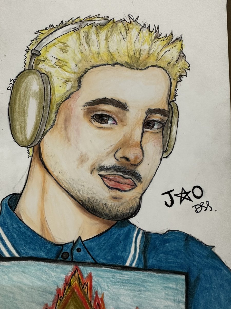 Dsslaur's tweet photo. Voltei com essa pedrada

Não ficou mto bom, tô enferrujada levem em consideração 

Alinhamento milenar, você não acha?
@jaoromania @jaoqg #super #superjão 
#desenho #art #albumsuper #jãoloiro https://t.co/2tWdFYS0Lr