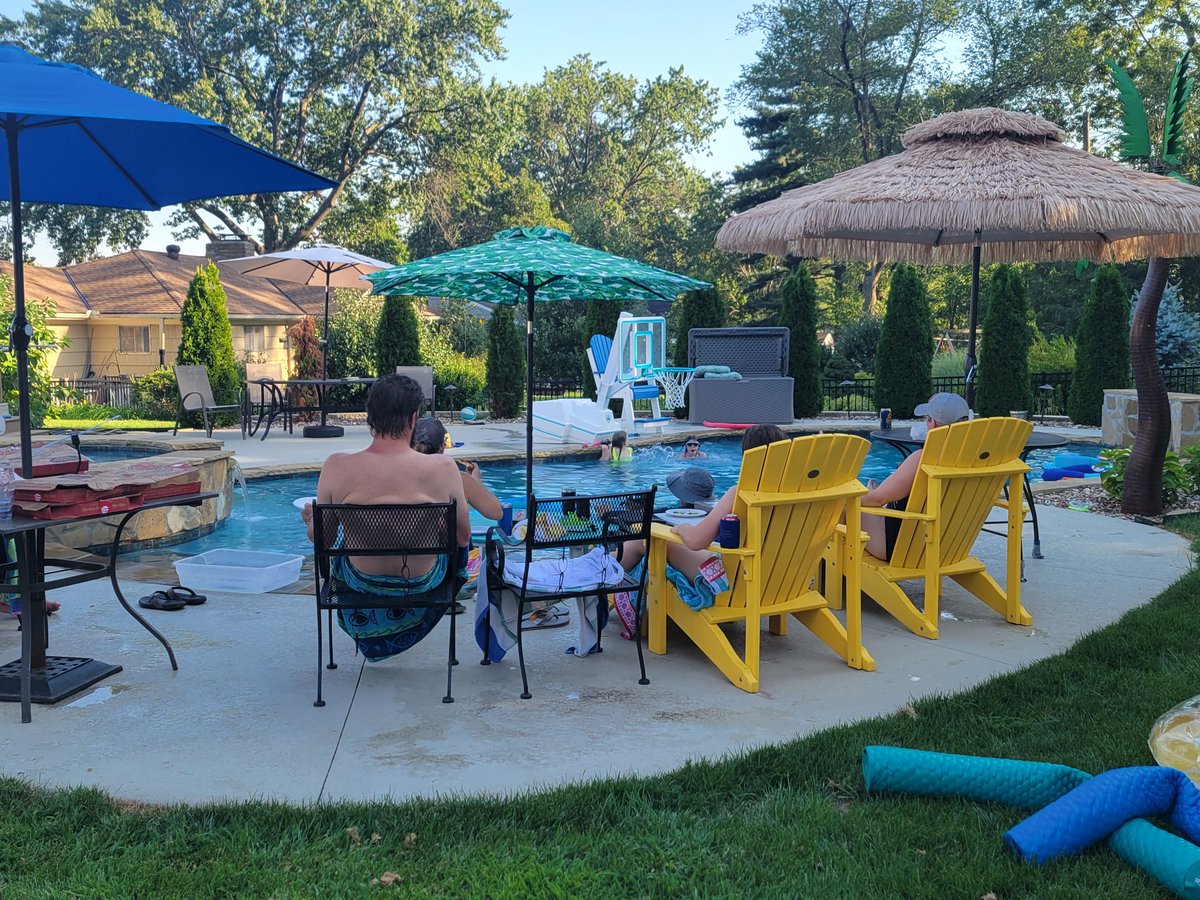 SetbackSunday's tweet image. 115* heat index calls for a pool day. #SetBackSunday